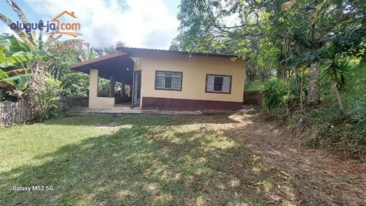 Fazenda / Sítio / Chácara com 3 Quartos para alugar, 110m² no Chácara Itamarati, Caçapava