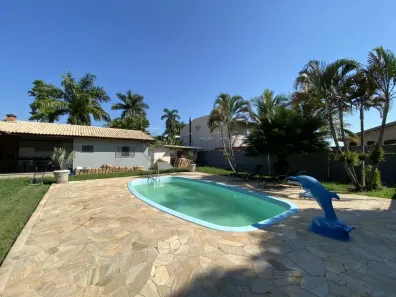 Fazenda / Sítio / Chácara com 4 Quartos para alugar, 960m² no Chácara Lucília, Americana