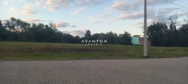 Terreno / Lote / Condomínio à venda, 438m² no São José, Santa Maria