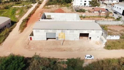 Galpão / Depósito / Armazém para venda ou aluguel, 720m² no Fernão Dias, Esmeraldas