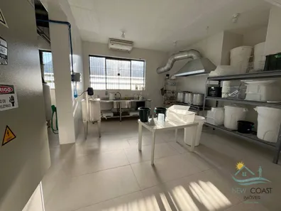 Galpão / Depósito / Armazém para venda ou aluguel, 434m² no Vila Amélia, São Sebastião