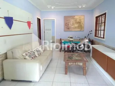 Fazenda / Sítio / Chácara com 2 Quartos à venda, 230m² no Mantiquira, Duque de Caxias