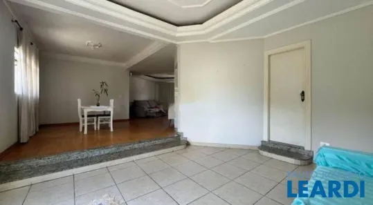 Sobrado com 3 Quartos à venda, 250m² no Parque Véu das Noivas, Poços de Caldas