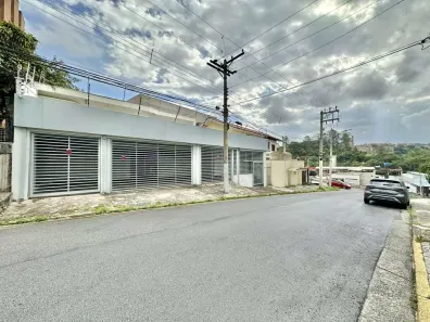 Prédio Inteiro com 8 Quartos para venda ou aluguel, 391m² no Jardim Nomura, Cotia