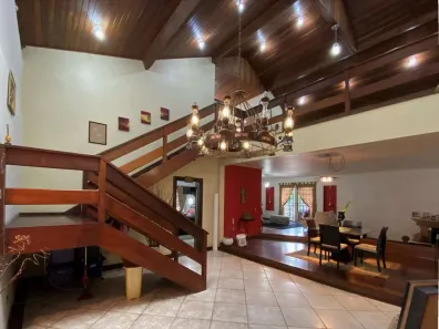 Casa de Condomínio com 4 Quartos para venda ou aluguel, 780m² no Chácara dos Junqueiras, Carapicuíba