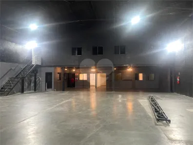 Galpão / Depósito / Armazém para alugar, 550m² no Vila Endres, Guarulhos