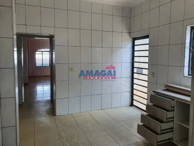 Sobrado com 4 Quartos à venda, 170m² no Jardim Primavera, Jacareí