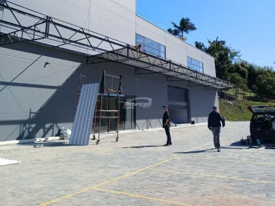 Conjunto Comercial / Sala para alugar, 240m² no Do Salto, Blumenau