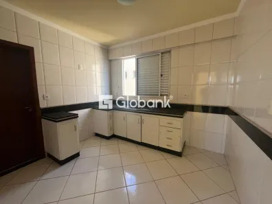 Apartamento com 3 Quartos para venda ou aluguel, 100m² no São José, Montes Claros