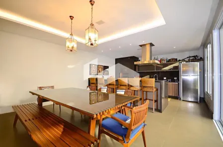 Casa com 4 Quartos para alugar, 590m² no Butiatuvinha, Curitiba