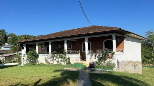 Fazenda / Sítio / Chácara com 3 Quartos à venda, 680m² no Itararé, Embu-Guaçu