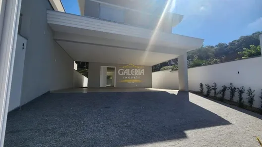 Sobrado com 4 Quartos à venda, 271m² no América, Joinville