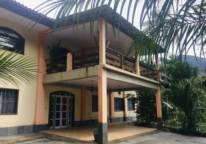 Fazenda / Sítio / Chácara com 5 Quartos à venda, 500m² no , Resende