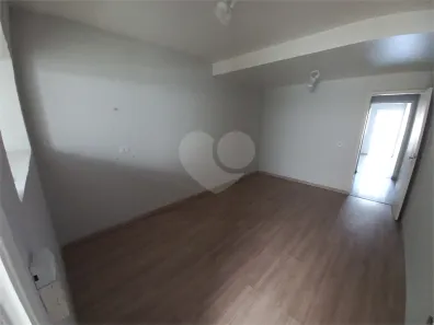 com 2 Quartos para alugar, 200m² no Jardim da Glória, Taboão da Serra