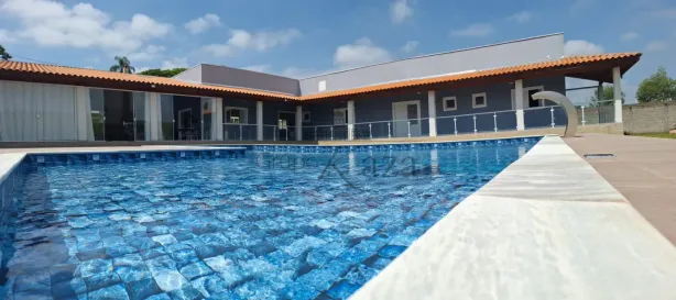 Fazenda / Sítio / Chácara com 3 Quartos à venda, 370m² no Chácara Marambaia, Caçapava
