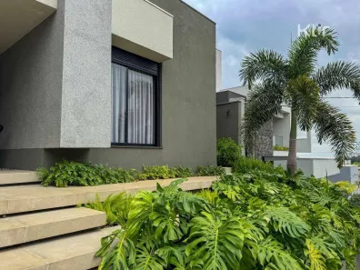 Casa de Condomínio com 3 Quartos à venda, 257m² no Chácaras Aeroporto, Maringá