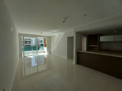 Apartamento com 3 Quartos para alugar, 121m² no Centro, Florianópolis