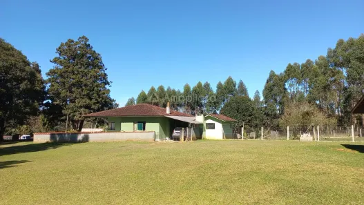 Fazenda / Sítio / Chácara com 3 Quartos à venda, 90m² no Área Rural, Campina Grande do Sul