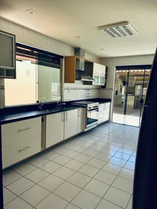 Casa de Condomínio com 5 Quartos para venda ou aluguel, 500m² no Busca Vida (Abrantes), Camaçari