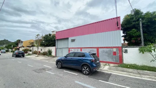 Galpão / Depósito / Armazém à venda, 360m² no Piratininga, Niterói