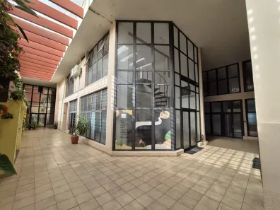 Loja / Salão / Ponto Comercial para alugar, 122m² no Cristo Rei, Curitiba