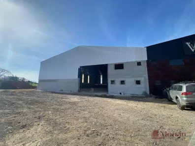 Galpão / Depósito / Armazém para alugar, 900m² no Piracangaguá, Taubaté