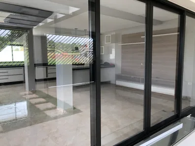 Sobrado com 3 Quartos à venda, 200m² no , Sarapuí