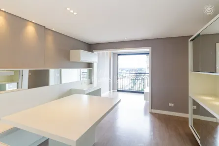 Apartamento com 2 Quartos para alugar, 50m² no Centro, Curitiba