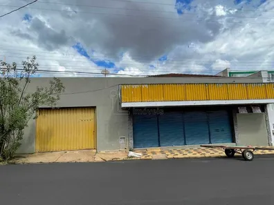 Loja / Salão / Ponto Comercial à venda, 700m² no Vila Cidade Industrial (Vila Xavier), Araraquara