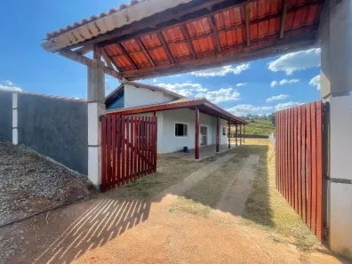 Fazenda / Sítio / Chácara com 2 Quartos à venda, 600m² no Jardim Alvinópolis, Atibaia