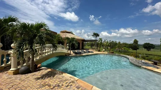 Sobrado com 4 Quartos à venda, 1200m² no , Hidrolândia