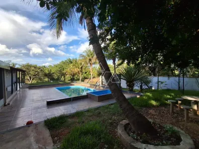 Fazenda / Sítio / Chácara com 3 Quartos para alugar, 150m² no Jardim Tropical, Marília