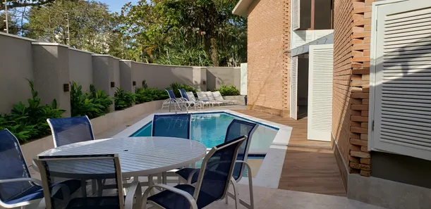 Casa com 5 Quartos para venda ou aluguel, 700m² no Jardim Virgínia, Guarujá