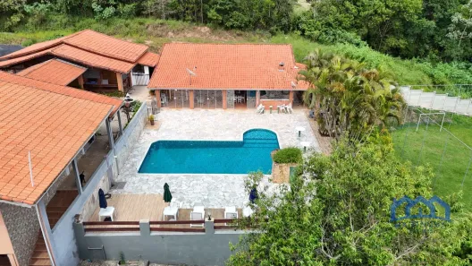 Fazenda / Sítio / Chácara com 5 Quartos à venda, 2200m² no , Mairinque