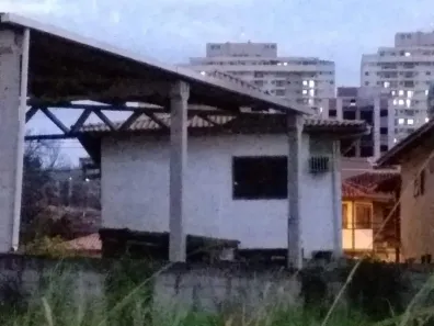 Galpão / Depósito / Armazém para alugar, 300m² no Cancela Preta, Macaé