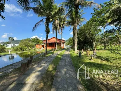 Fazenda / Sítio / Chácara com 3 Quartos à venda, 180m² no Parada Modelo, Guapimirim