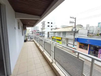 Apartamento com 3 Quartos para alugar, 75m² no Gravatá, Navegantes