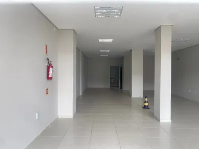 Conjunto Comercial / Sala para alugar, 120m² no Centro, Chapecó