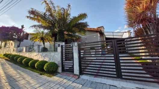 Casa com 3 Quartos à venda, 350m² no Alto dos Pinheiros, Juiz de Fora