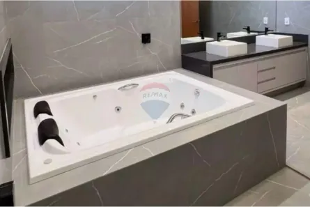 Sobrado com 4 Quartos à venda, 493m² no Setor Industrial, Rio Verde