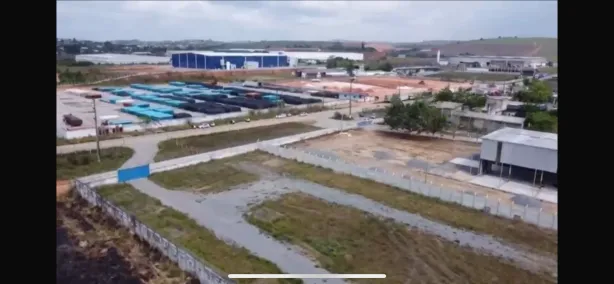Galpão / Depósito / Armazém para alugar, 20000m² no Centro, Escada