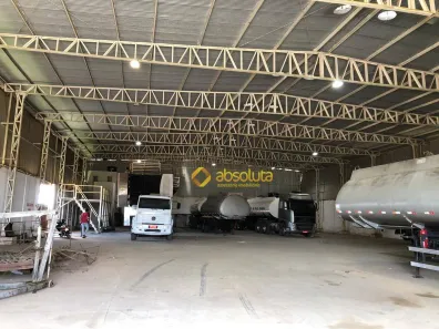 Galpão / Depósito / Armazém para alugar, 1800m² no Jaguaribe, Escada
