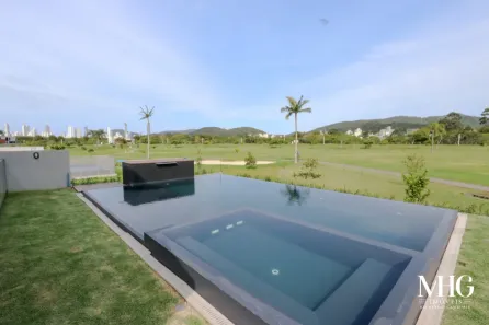 Casa de Condomínio com 5 Quartos para alugar, 600m² no Centro, Camboriú
