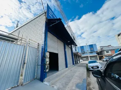 Galpão / Depósito / Armazém para alugar, 200m² no Riviera Fluminense, Macaé