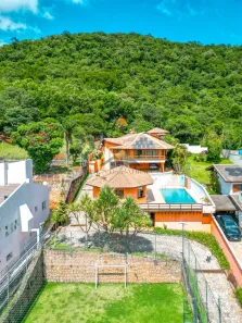 Fazenda / Sítio / Chácara com 4 Quartos à venda, 525m² no Laranja Azeda, Arujá