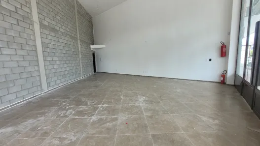 Loja / Salão / Ponto Comercial com 1 Quarto para alugar, 60m² no Lauritzen, Campina Grande