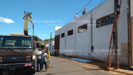 Loja / Salão / Ponto Comercial para alugar, 580m² no , Cravinhos