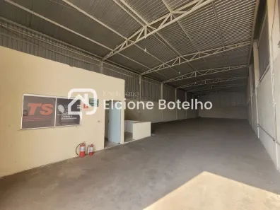 Galpão / Depósito / Armazém à venda, 350m² no Nossa Senhora das Graças, Uberlândia