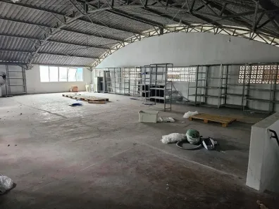 Galpão / Depósito / Armazém para alugar, 1000m² no Presidente Altino, Osasco