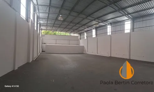 Galpão / Depósito / Armazém para venda ou aluguel, 686m² no Coelho, São Gonçalo